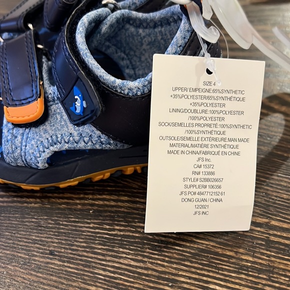 Joe Fresh size 4 (9-12 month) sandals - Picture 3 of 5